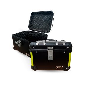 Maletero/baúl para motocicleta de 45 litros, modelo ED-E520.B.OEM, con diseño rectangular, respaldo y forro interior para mayor comodidad y protección. Ideal para viajes largos y almacenamiento seguro.